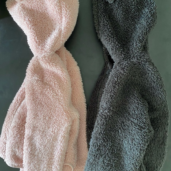 Old Navy Pink and Gray Bear Fleece Kids Zip-up Hoodies | size 3T - Picture 2 of 4